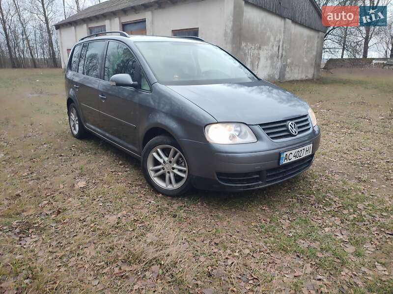 Минивэн Volkswagen Touran 2004 в Ратным