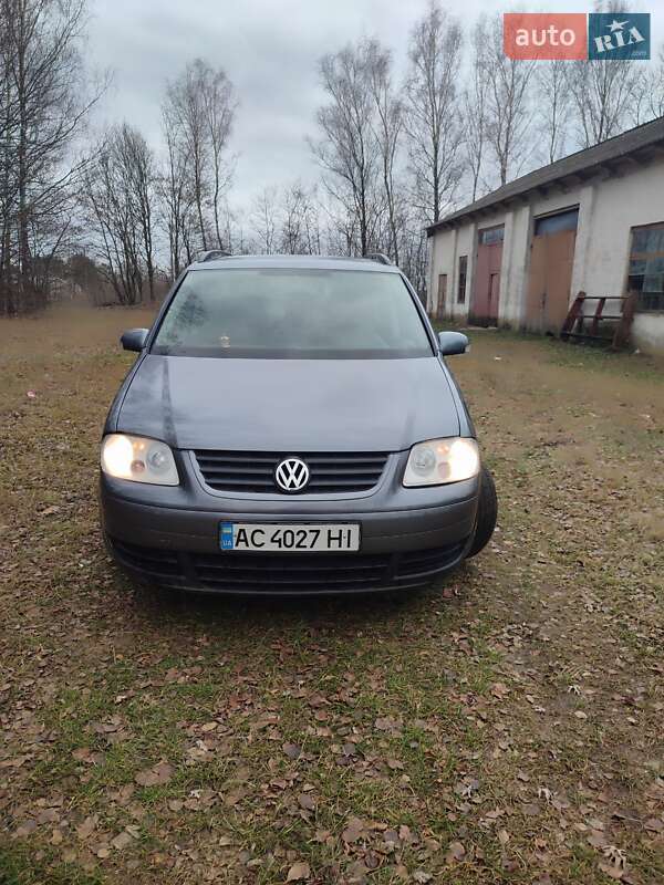 Минивэн Volkswagen Touran 2004 в Ратным