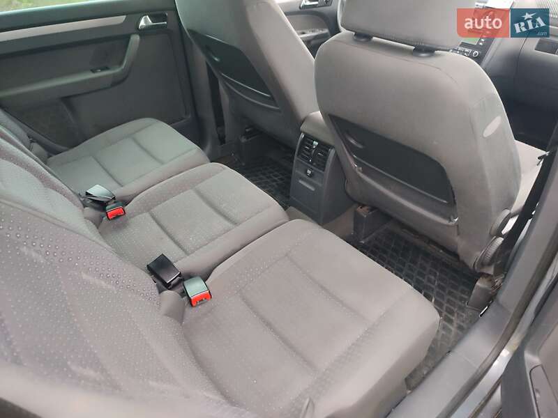 Минивэн Volkswagen Touran 2004 в Ратным