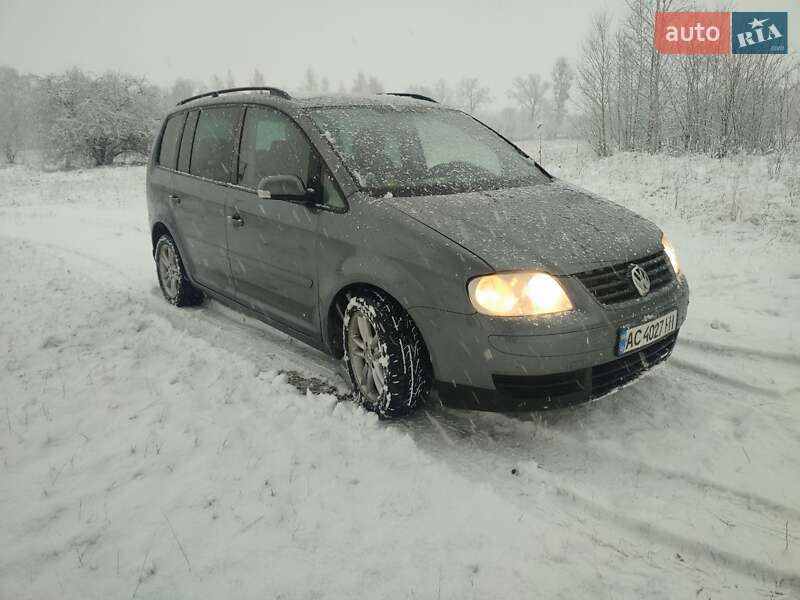 Минивэн Volkswagen Touran 2004 в Ратным