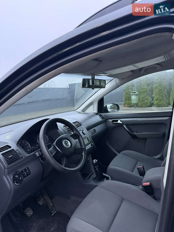 Минивэн Volkswagen Touran 2003 в Каменец-Подольском фото 9 Минивэн Volkswagen Touran 2003 в Каменец-Подольском