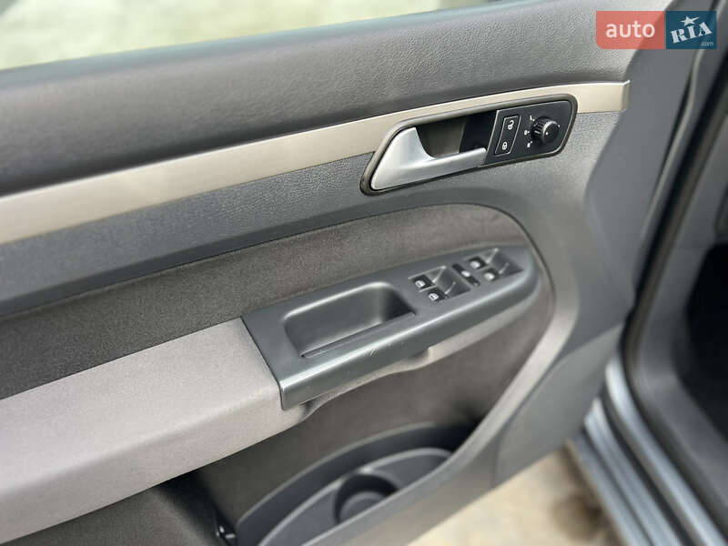 Минивэн Volkswagen Touran 2007 в Лубнах