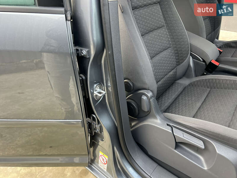 Минивэн Volkswagen Touran 2007 в Лубнах