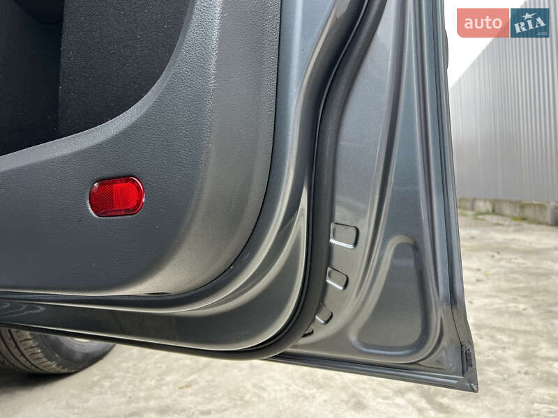 Минивэн Volkswagen Touran 2007 в Лубнах