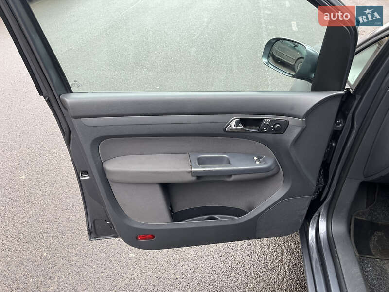 Минивэн Volkswagen Touran 2006 в Луцке фото 9 Минивэн Volkswagen Touran 2006 в Луцке