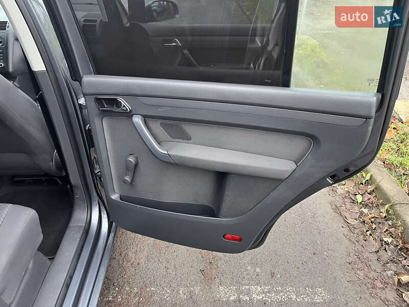 Минивэн Volkswagen Touran 2006 в Луцке фото 11 Минивэн Volkswagen Touran 2006 в Луцке