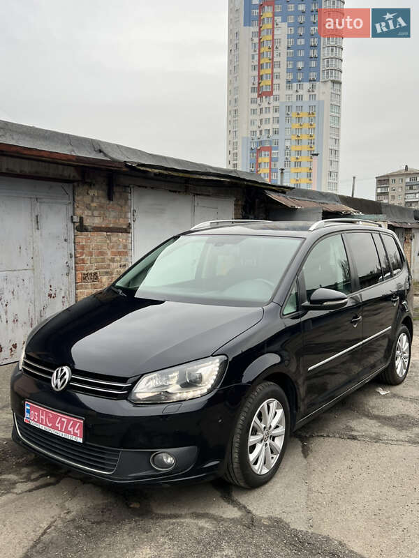 Мінівен Volkswagen Touran 2014 в Києві