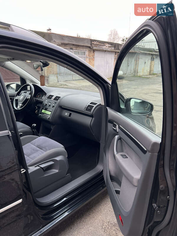 Мінівен Volkswagen Touran 2014 в Києві