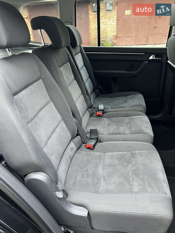 Мінівен Volkswagen Touran 2014 в Києві