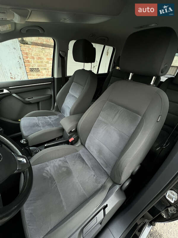 Мінівен Volkswagen Touran 2014 в Києві