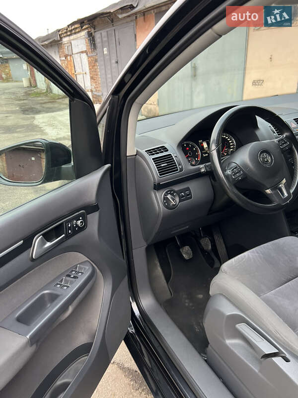 Мінівен Volkswagen Touran 2014 в Києві