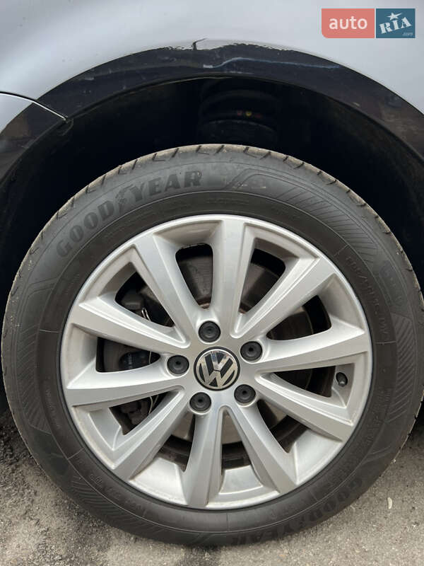 Мінівен Volkswagen Touran 2014 в Києві