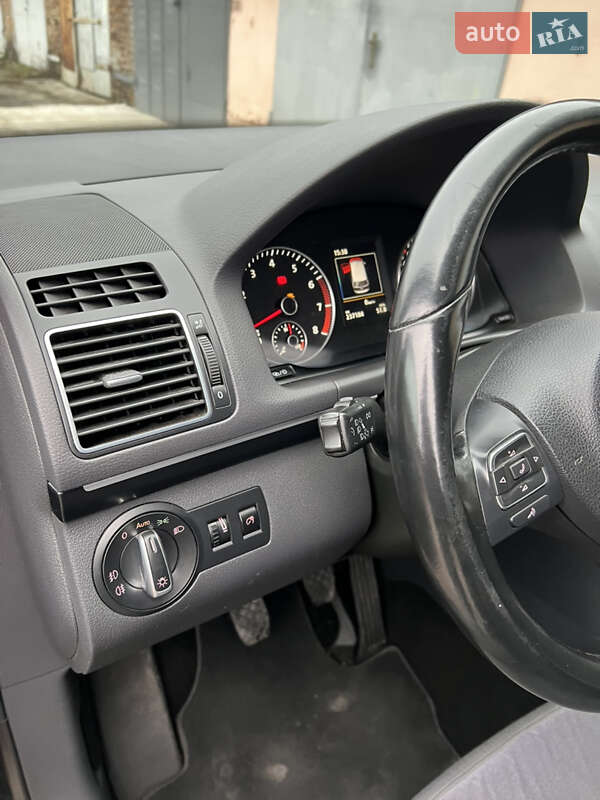 Мінівен Volkswagen Touran 2014 в Києві