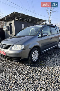 Минивэн Volkswagen Touran 2004 в Староконстантинове