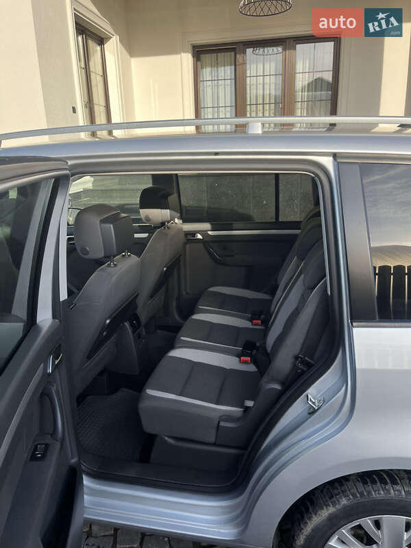 Минивэн Volkswagen Touran 2013 в Иршаве