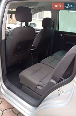 Минивэн Volkswagen Touran 2004 в Хоросткове