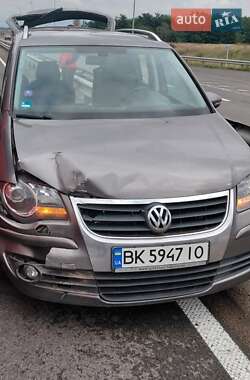Мінівен Volkswagen Touran 2010 в Рівному