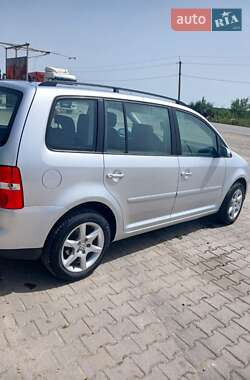 Мінівен Volkswagen Touran 2005 в Чернівцях