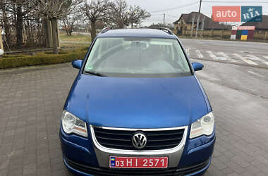 Мінівен Volkswagen Touran 2008 в Сарнах