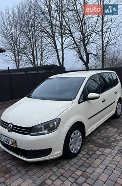 Мінівен Volkswagen Touran 2014 в Чернівцях