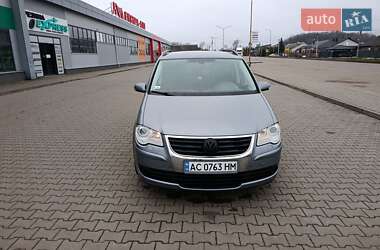 Мінівен Volkswagen Touran 2008 в Нововолинську