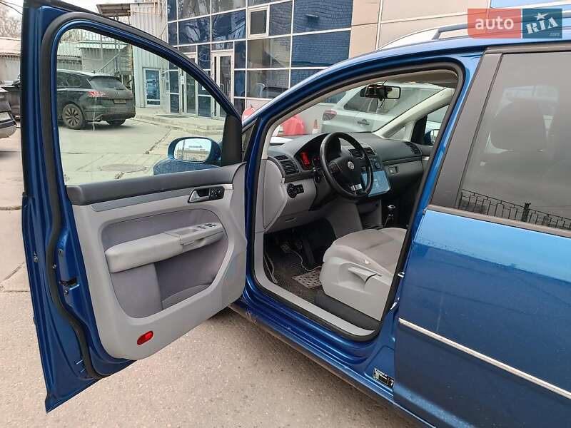 Минивэн Volkswagen Touran 2007 в Харькове