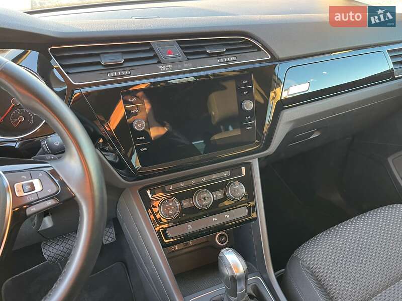 Микровэн Volkswagen Touran 2018 в Ужгороде