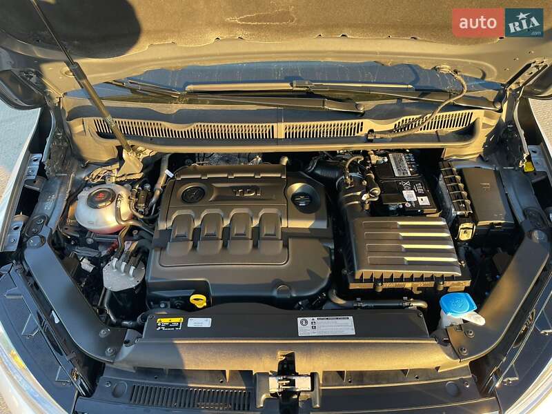 Микровэн Volkswagen Touran 2018 в Ужгороде