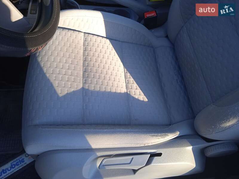 Минивэн Volkswagen Touran 2010 в Виннице