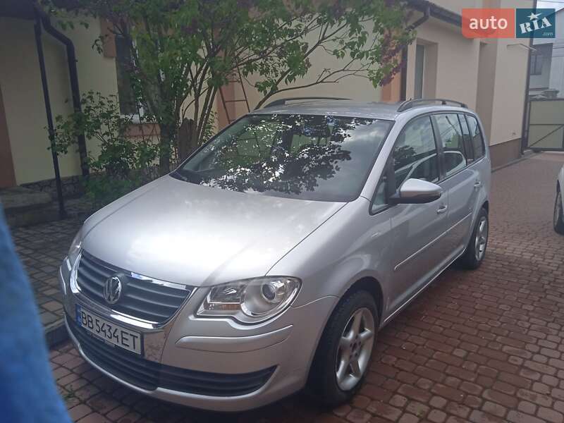 Минивэн Volkswagen Touran 2010 в Виннице