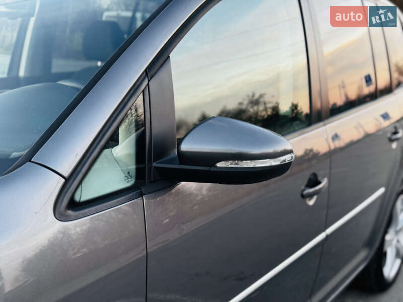 Мінівен Volkswagen Touran 2012 в Здолбуніві