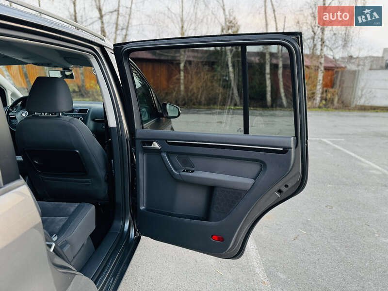 Мінівен Volkswagen Touran 2012 в Здолбуніві