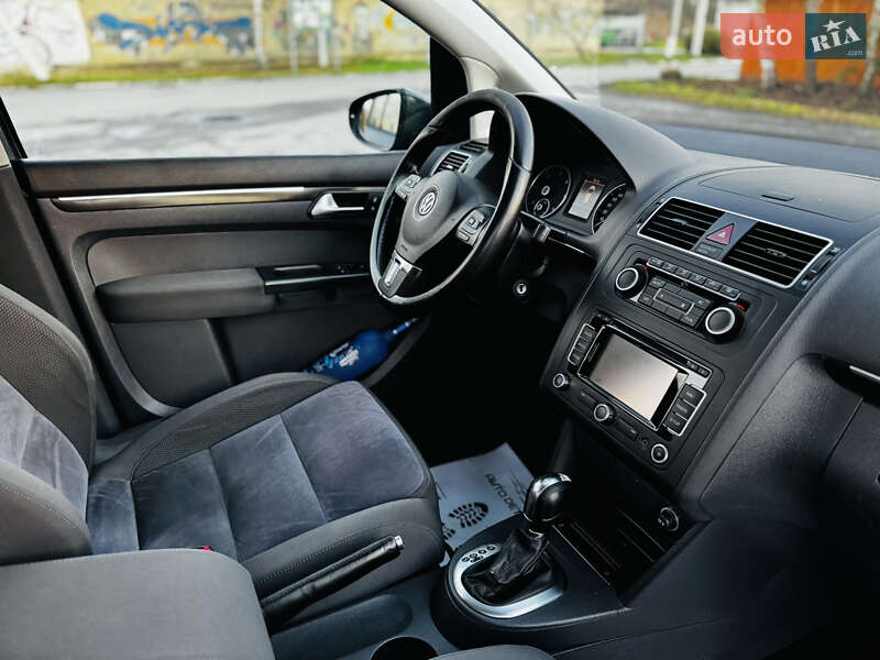 Мінівен Volkswagen Touran 2012 в Здолбуніві