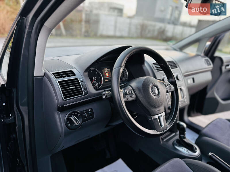 Мінівен Volkswagen Touran 2012 в Здолбуніві