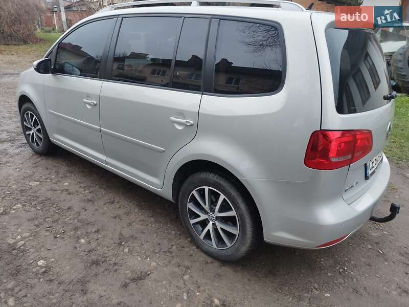 Мінівен Volkswagen Touran 2011 в Чернівцях