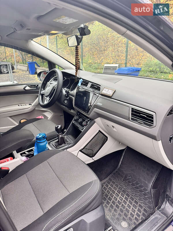 Мінівен Volkswagen Touran 2015 в Києві фото 21 Мінівен Volkswagen Touran 2015 в Києві