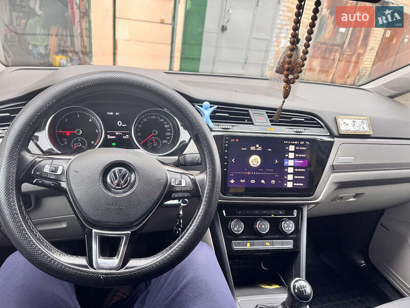 Мінівен Volkswagen Touran 2015 в Києві фото 24 Мінівен Volkswagen Touran 2015 в Києві