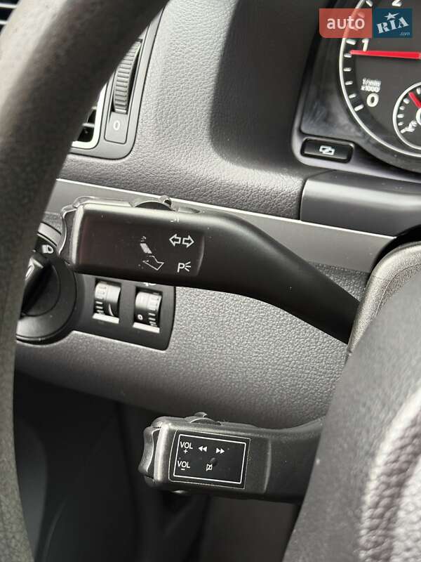 Мінівен Volkswagen Touran 2012 в Сумах