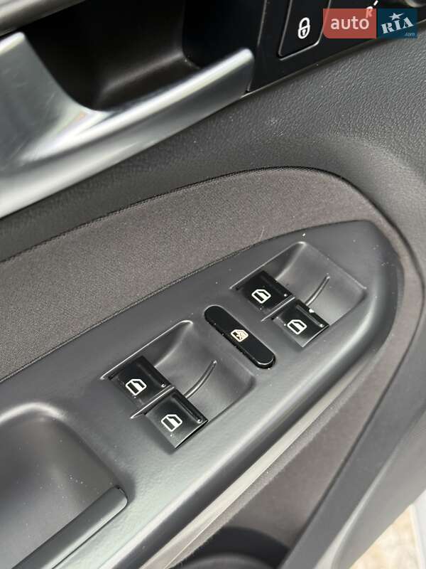 Мінівен Volkswagen Touran 2012 в Сумах