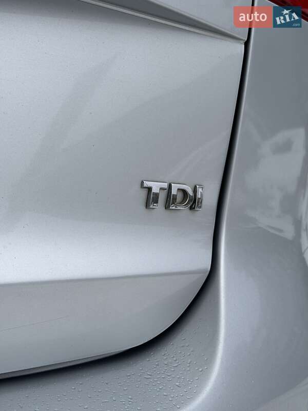 Мінівен Volkswagen Touran 2012 в Сумах