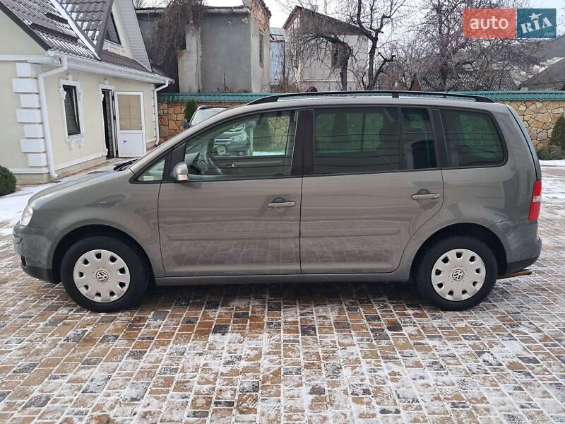 Минивэн Volkswagen Touran 2006 в Могилев-Подольске фото 24 Минивэн Volkswagen Touran 2006 в Могилев-Подольске