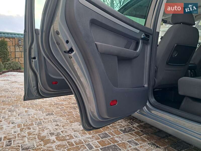 Минивэн Volkswagen Touran 2006 в Могилев-Подольске фото 43 Минивэн Volkswagen Touran 2006 в Могилев-Подольске