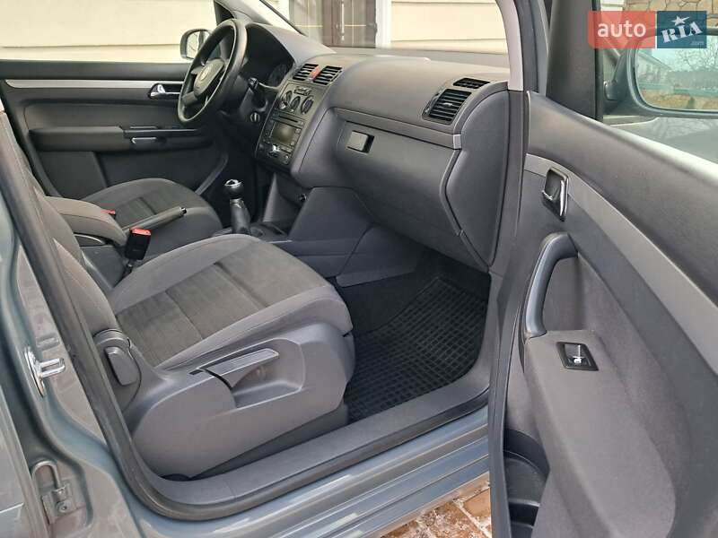 Минивэн Volkswagen Touran 2006 в Могилев-Подольске фото 64 Минивэн Volkswagen Touran 2006 в Могилев-Подольске