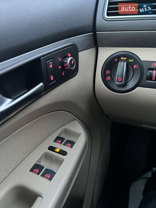 Минивэн Volkswagen Touran 2013 в Луцке фото 16 Минивэн Volkswagen Touran 2013 в Луцке