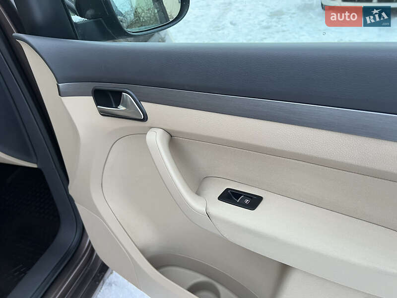 Минивэн Volkswagen Touran 2013 в Луцке фото 35 Минивэн Volkswagen Touran 2013 в Луцке