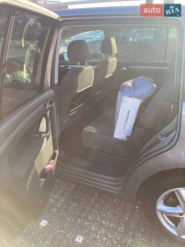 Минивэн Volkswagen Touran 2009 в Николаеве