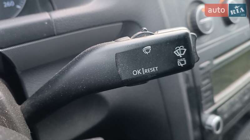 Мінівен Volkswagen Touran 2005 в Сарнах