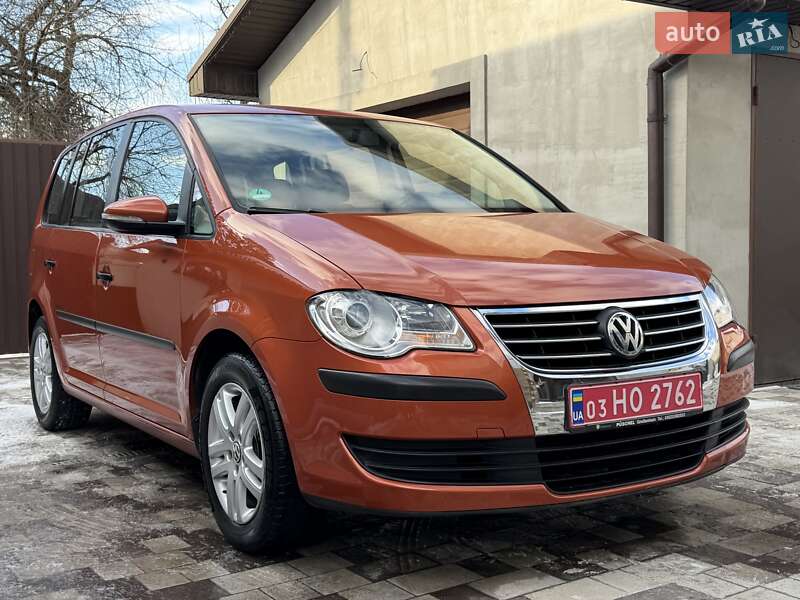 Минивэн Volkswagen Touran 2009 в Ровно