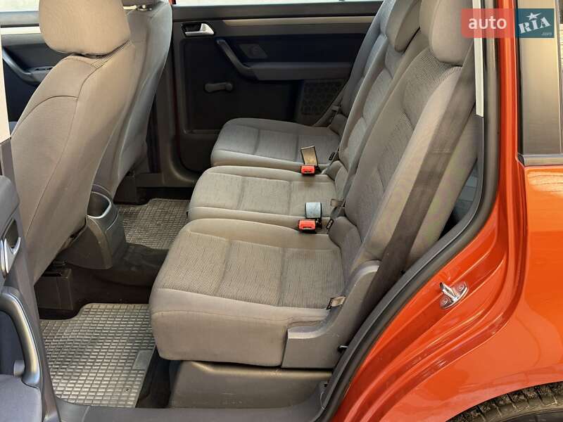 Минивэн Volkswagen Touran 2009 в Ровно