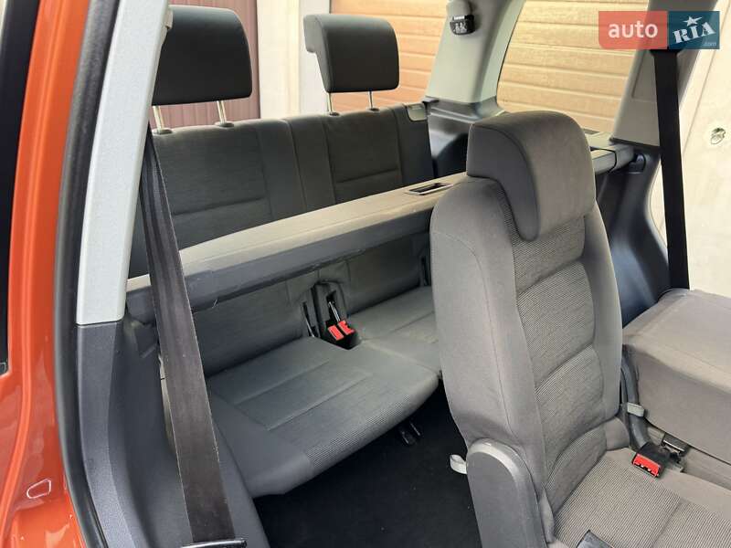 Минивэн Volkswagen Touran 2009 в Ровно